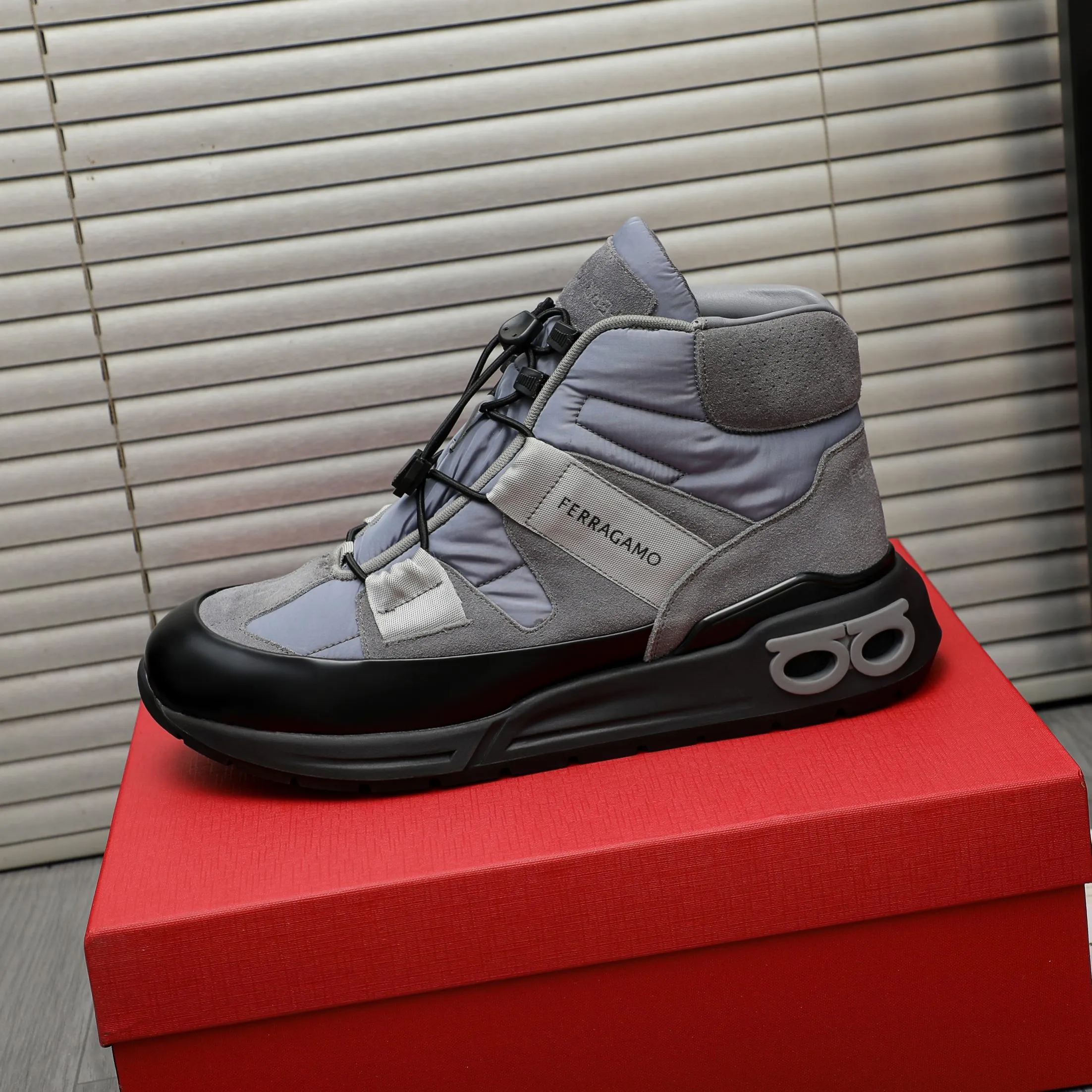 Men's shoes 💰640 Product trademark: Ferragamo "Ferragamo" high-top casual shoes Regular size: 38-46 (45.46 is custom-made and non-returnable) Product materials: Selected frosted cowhide stitching cloth upper, cowhide lining, original outsole